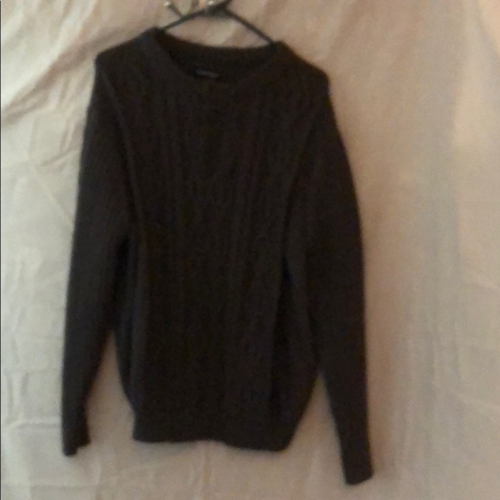 mens sweater worn 2 or 3 times great condition